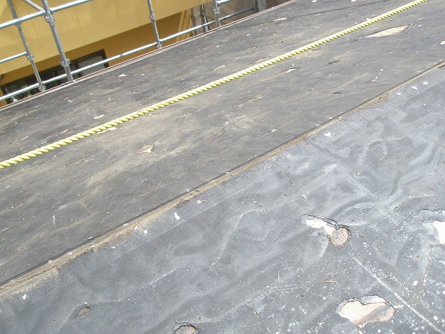 スレート板を撤去した屋根下地